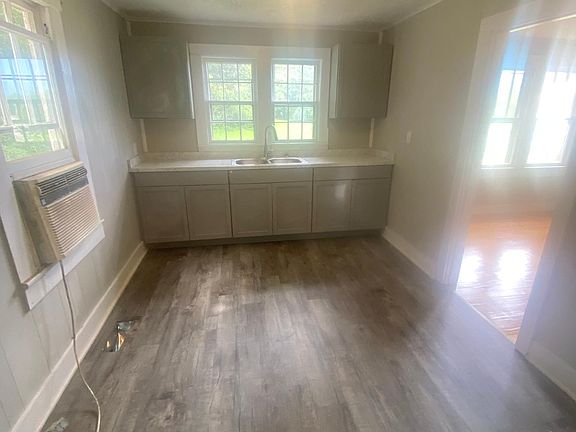 4th image of 130 Riverview Dr