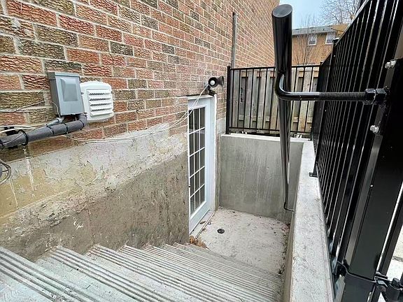 2nd image of 2100 Dunvegan Ave #Basement