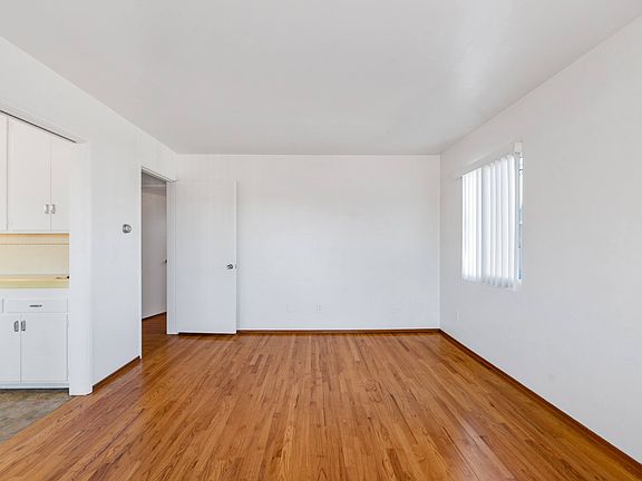2nd image of 4348 1/2 Iowa St