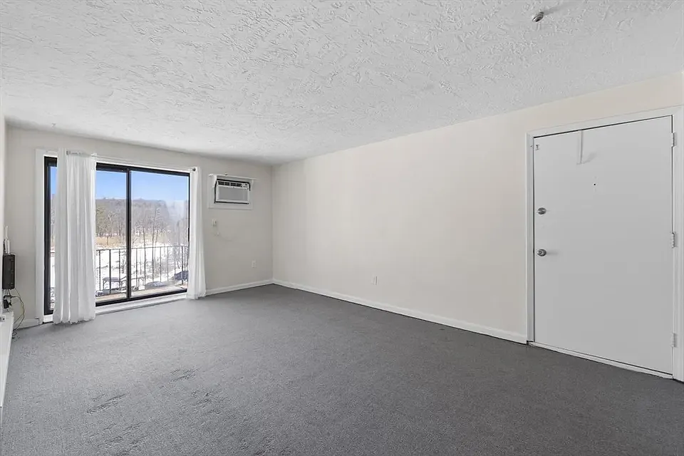 Building Photo - 276 Codman Hill Rd #36A