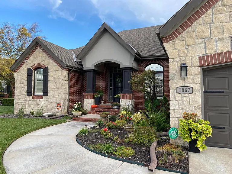 1867 N Peckham Ct — Photo 5