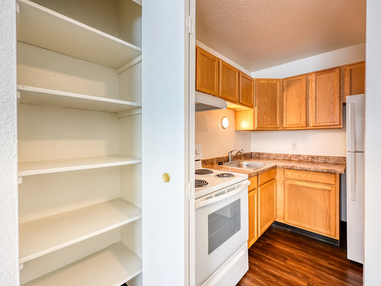Fairway Valley Apartments — Photo 4