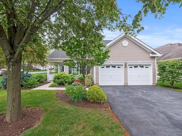 2132 Alexander Dr, Macungie, PA 18062