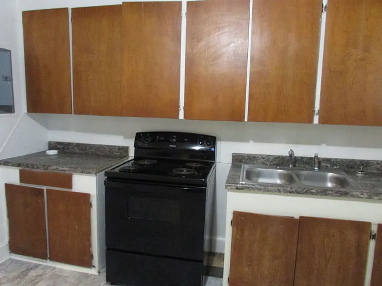 413 Loring Dr — Photo 9