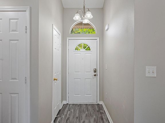 4th image of 392 Riverchase Blvd