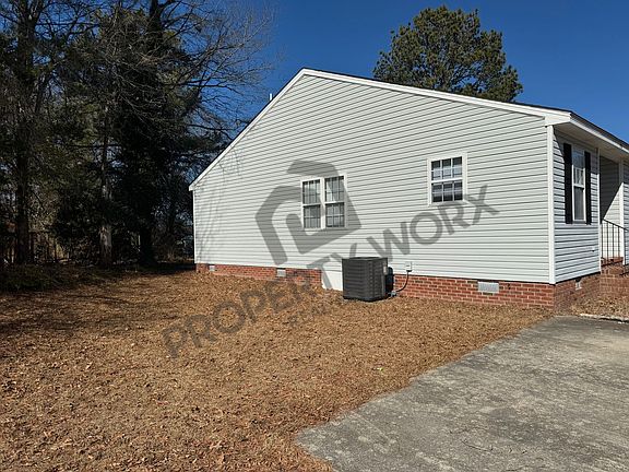 2nd image of 210 Thorne St