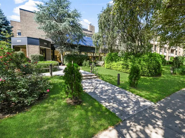 680 W Boston Post Road #3A, Mamaroneck, NY 10543