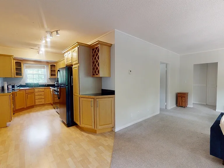 133 Lake Shore Rd #4 — Photo 8