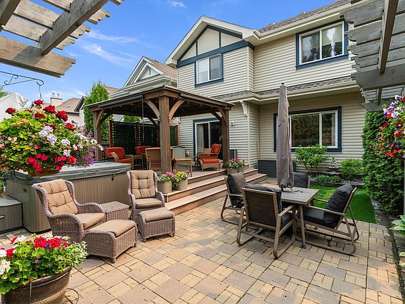 5th image of 1097 Armitage Cres SW