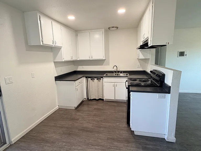 715 B St #12 — Photo 1
