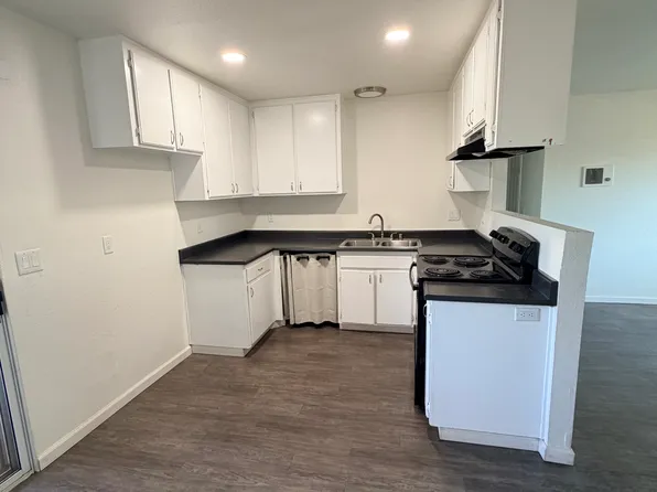 715 B St APT 12, Ramona, CA 92065