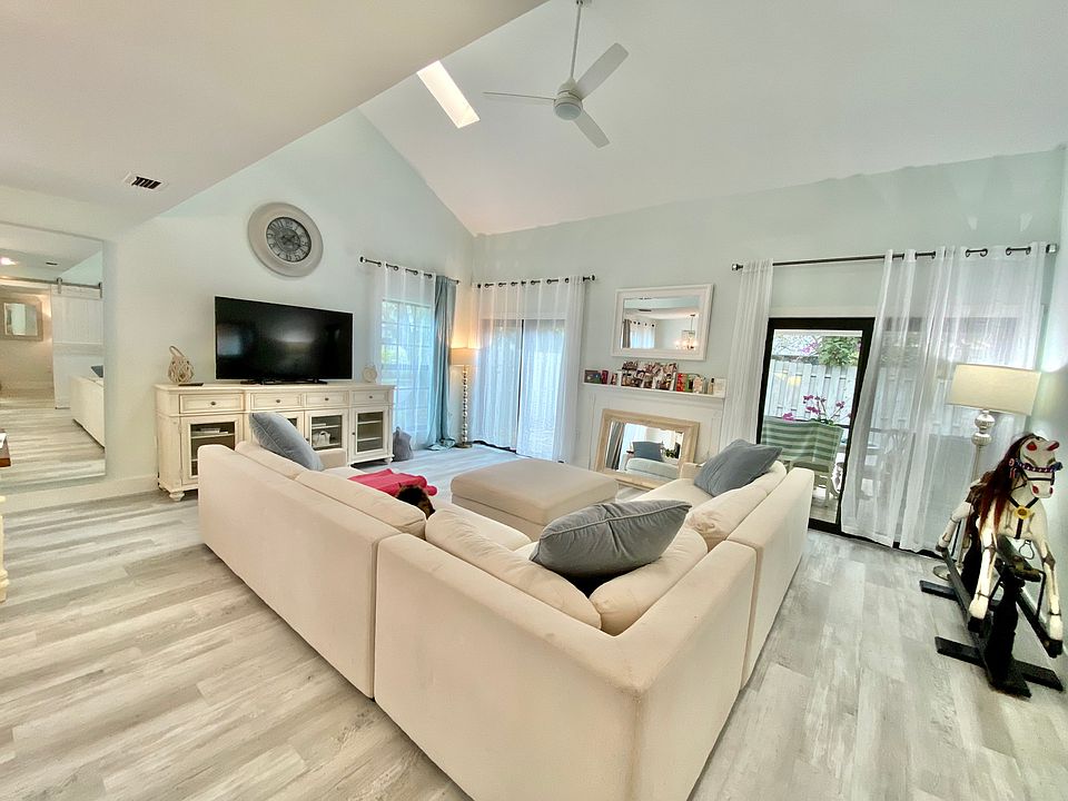 1st image of 871 Meadowland Dr Unit 1-F
