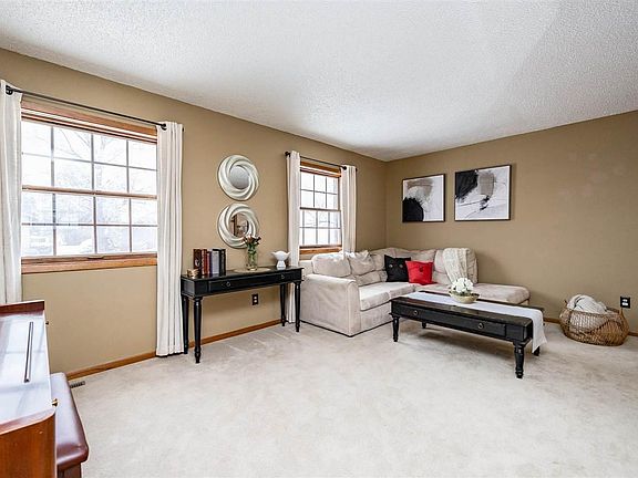 2nd image of 2137 Leonard Cir