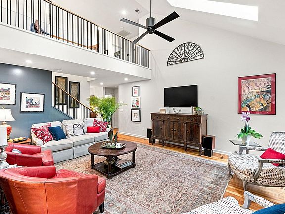 5th image of 10 Marshall Ct