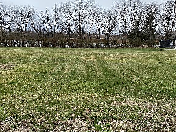 5th image of 13 Lakeview Dr
