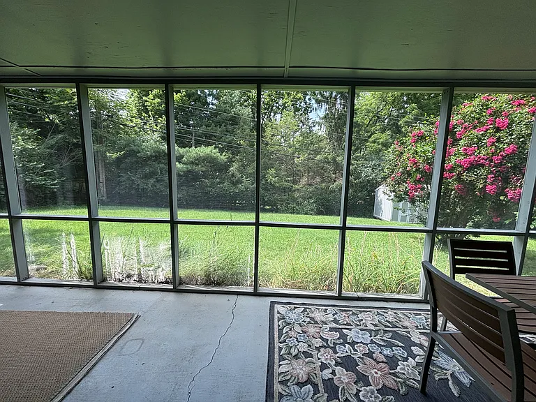 1022 Castleton Way — Photo 7