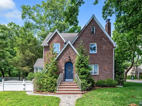 300 Manor Rd, Englewood, NJ 07631