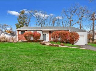 11 Laurel Dr, Port Jefferson, NY 11777