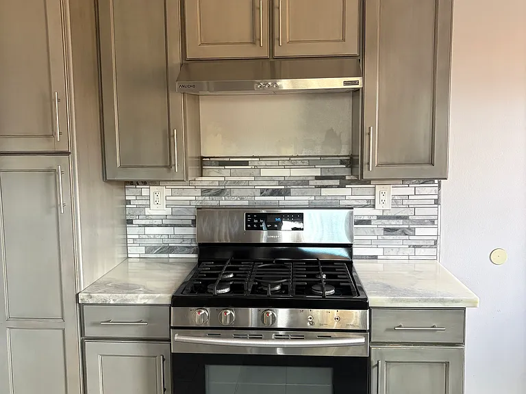 90 Malicoat Ave — Photo 11