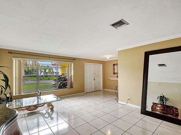 5th image of 3820 Heath Circle S