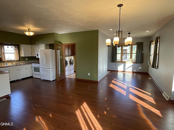 3rd image of 506 4th St NW