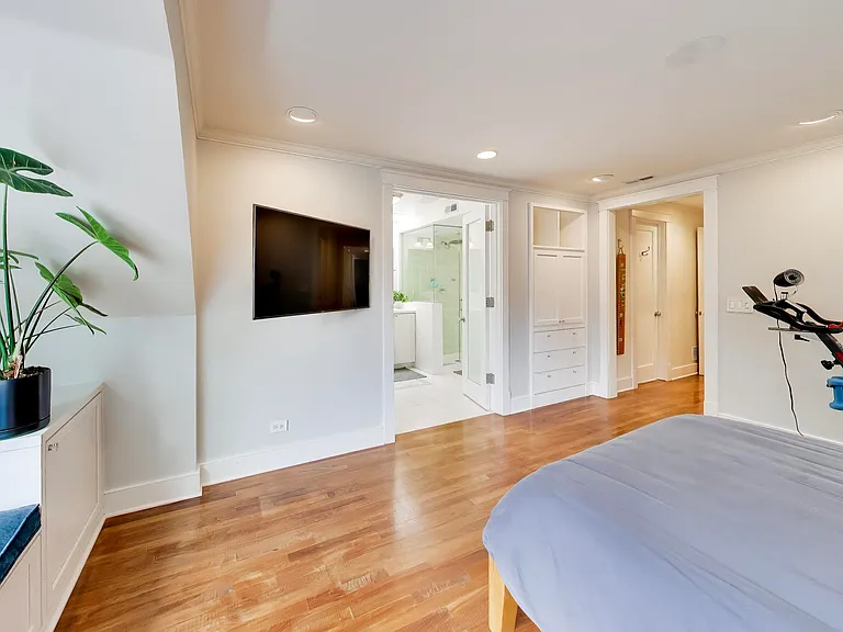 2010 W Bradley Pl — Photo 25