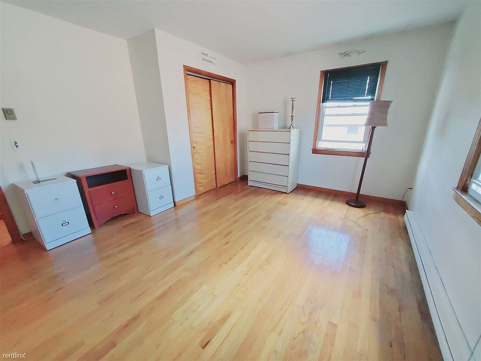 2nd image of 995 Shippan Ave