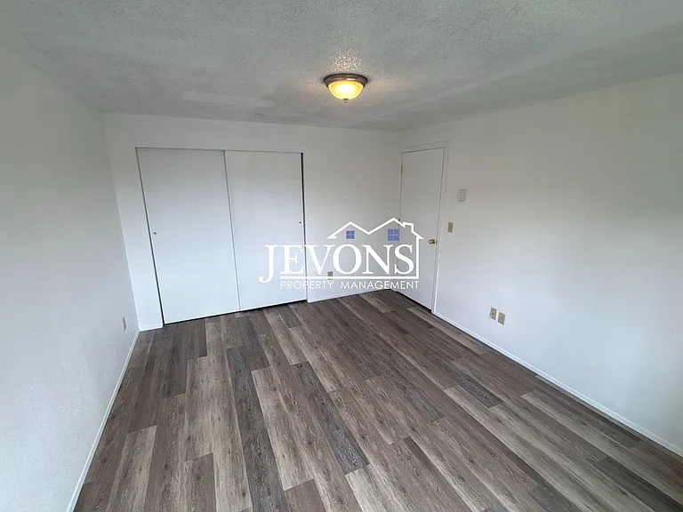 1722 E 56th St #1 — Photo 12