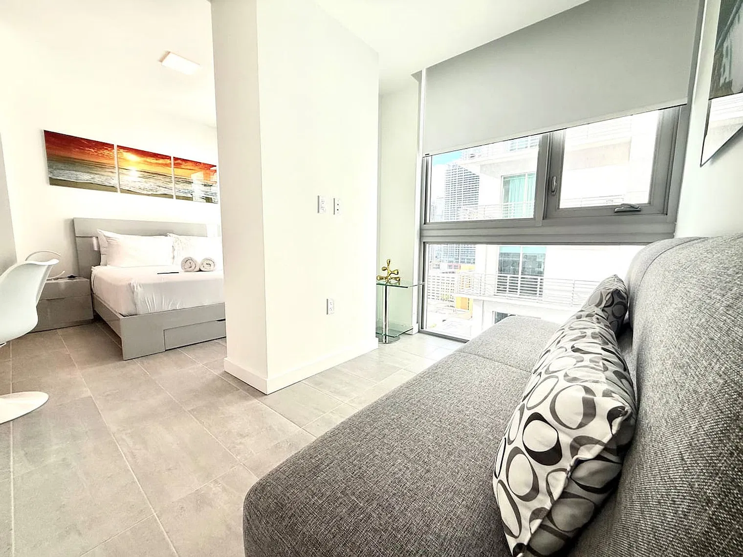 2 bed, 1.0 bath, 4843 sqft, $5,978 — Photo 2