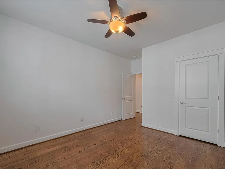 854 W 20th St — Photo 22