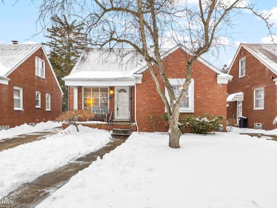 19265 Tyrone St, Harper Woods, MI 48225