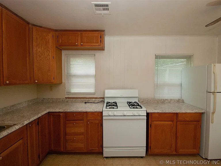 216 S 69th Ave E — Photo 15