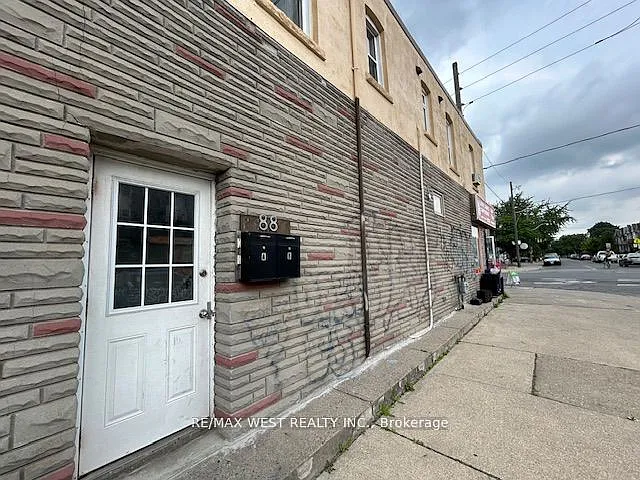 88 Uxbridge Ave #A