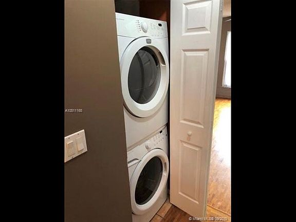 5th image of 2921 Belmont Ln
