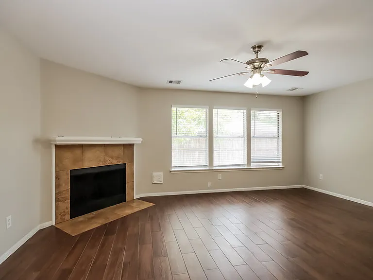 5015 Cupids Bower Ct — Photo 4