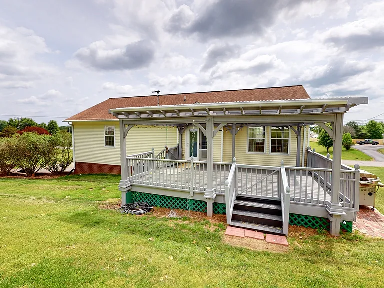 1504 Potter Dr — Photo 33