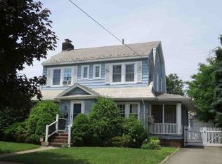 22 Meade St, Hempstead, NY 11550