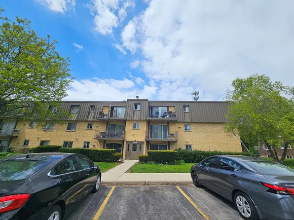 584 Fairway View Dr #2-2J, Wheeling, IL 60090