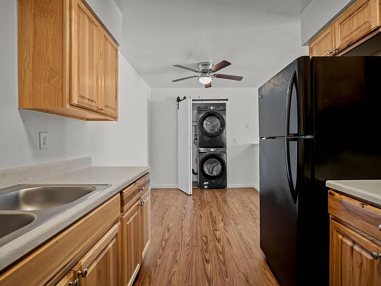 1535 Poplar Dr #10 — Photo 11