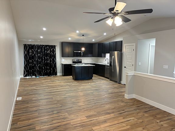 3rd image of 28718 Woodland Dr
