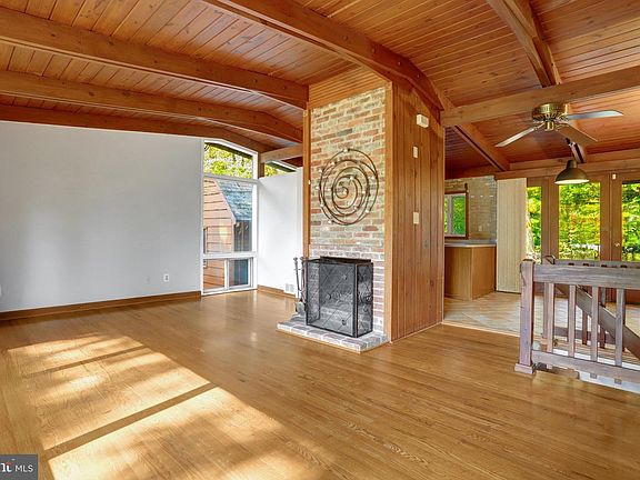2nd image of 3020 Pine Spring Rd