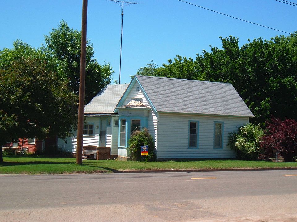 1st image of 300 W Elm St