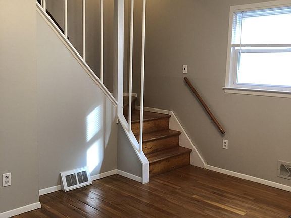 3rd image of 115 Lamport Blvd