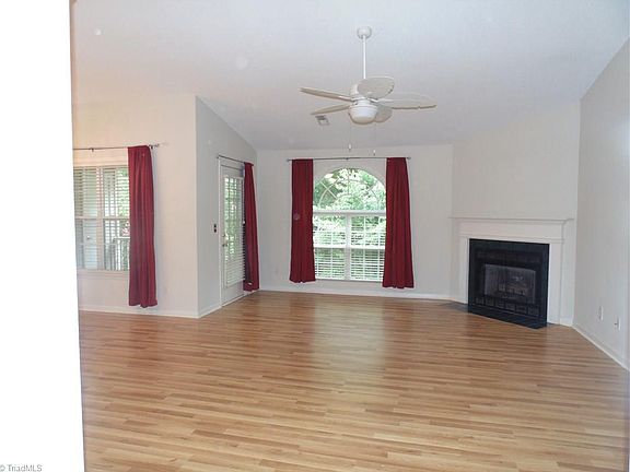 4th image of 133 Ivy Glen Ct