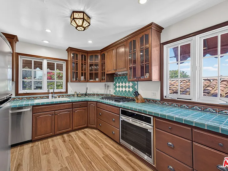 1221 Edris Dr — Photo 16