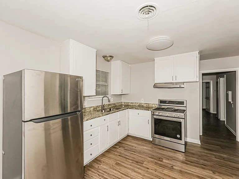 2207 Dennis St — Photo 6