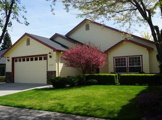 2057 Black Hawk Dr, Medford, OR