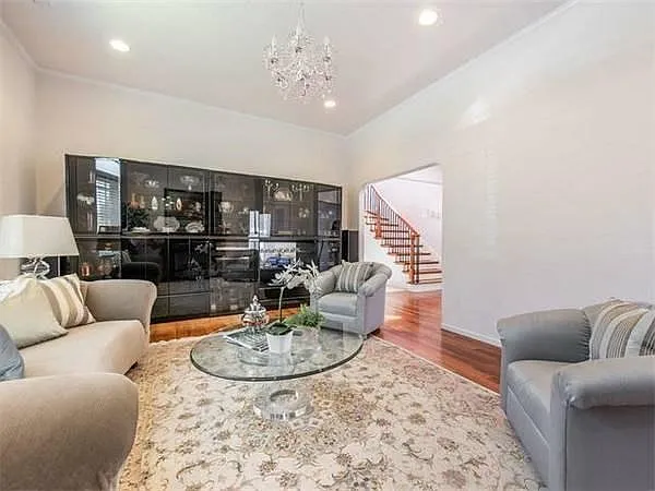 830 Seale Ave — Photo 2