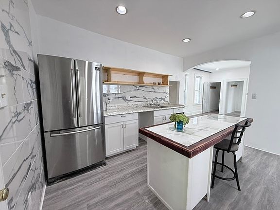 4th image of 521 Sarah St