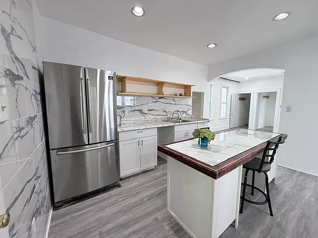 521 Sarah St — Photo 4